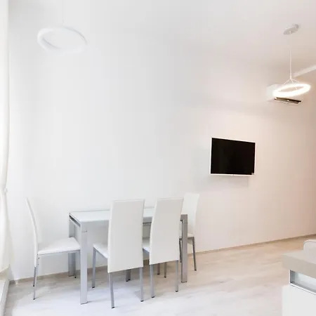 Magnoliaapartments - 18a Visconti Duomo Апартаменты *